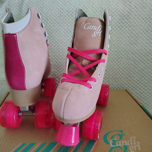Pink Roller Skates - Picture 2 of 10